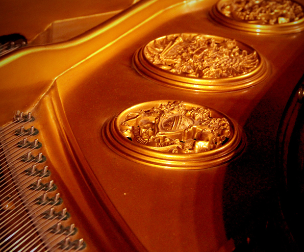 piano_ronisch_detalle_interior_ornamentos